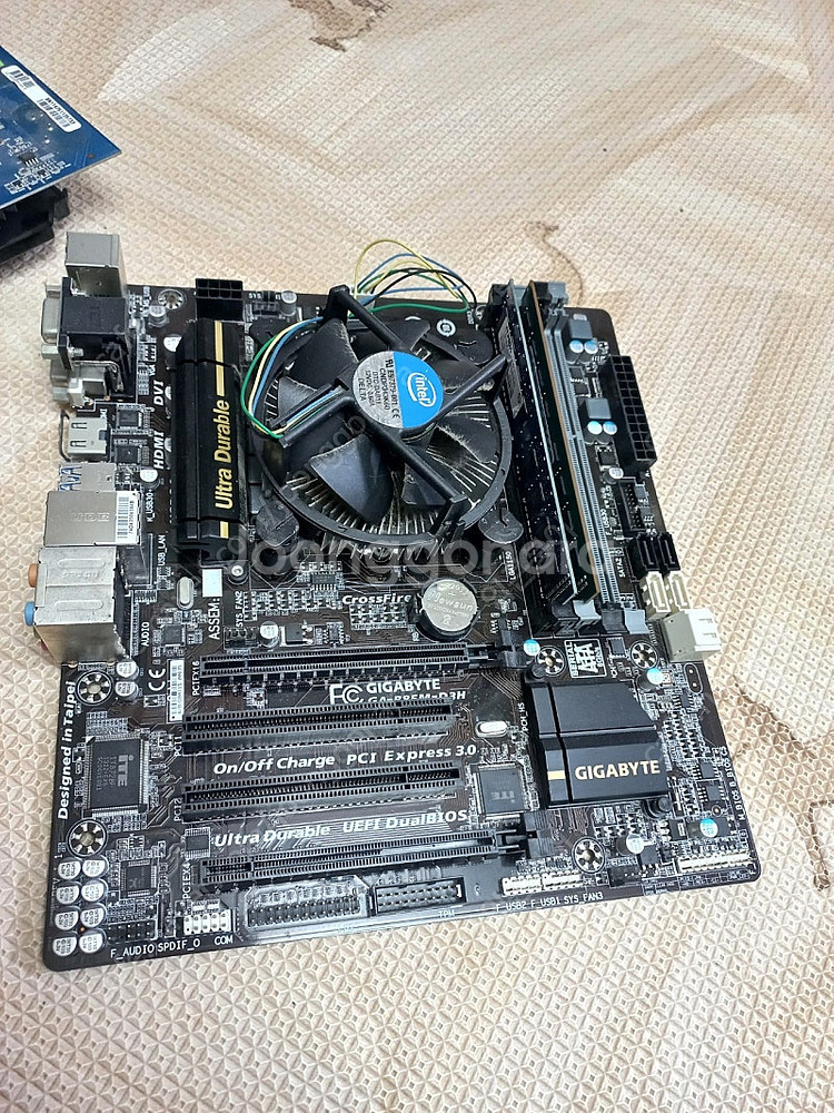 1. Gigabyte ga-b85m-d3h 2.Gigabyte gv-r6570c-1gi--3